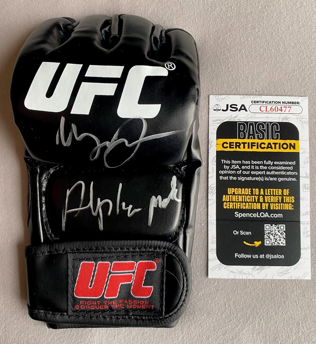 UFC STAR- URIJAH FABER AUTOGRAPH UFC/MMA FIGHT GLOVE ALPHA MALE