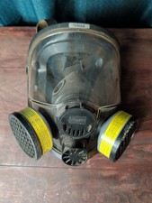 Honeywell North 76008A Full Face Respirator With Cartridges Size M/L
