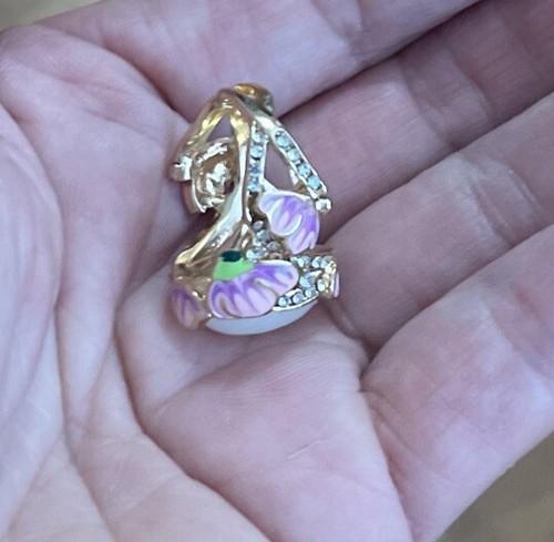 Enamel & Faux Opal Statement Piece Ring Floral Design Gold Tone Size 6 - Picture 8 of 9