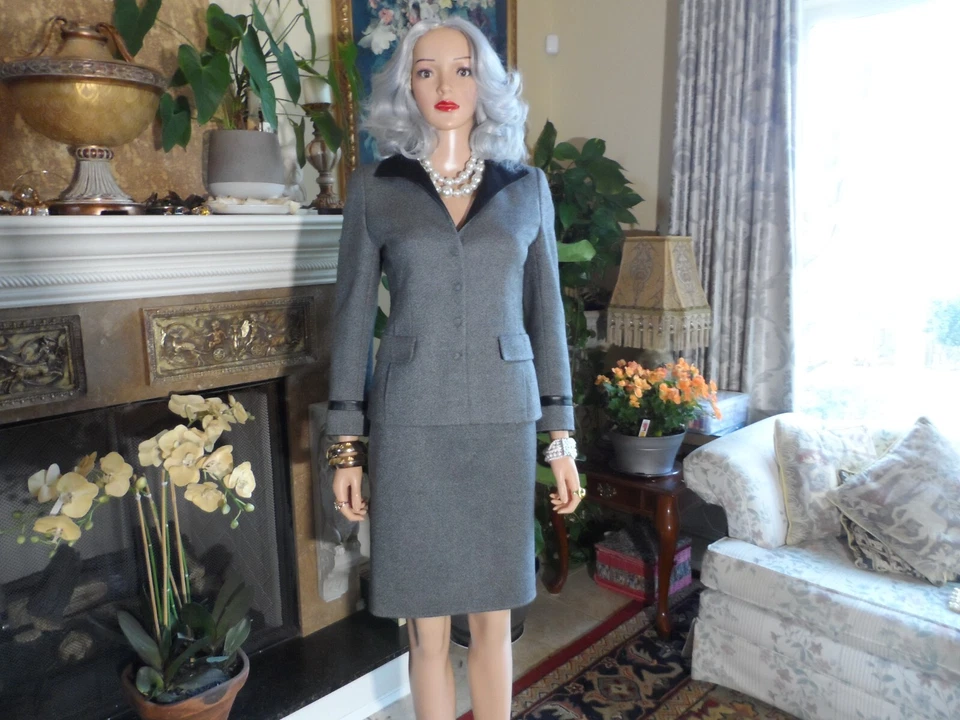 Akris For Bergdorf Goodman Gray Cashmere Blend Skirt Suit w/Leather Trim Size 6 - Image 4 of 4