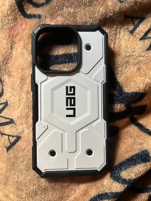 UAG - Pathfinder Case for Apple  iPhone 13 & iPhone 13 Pro - White