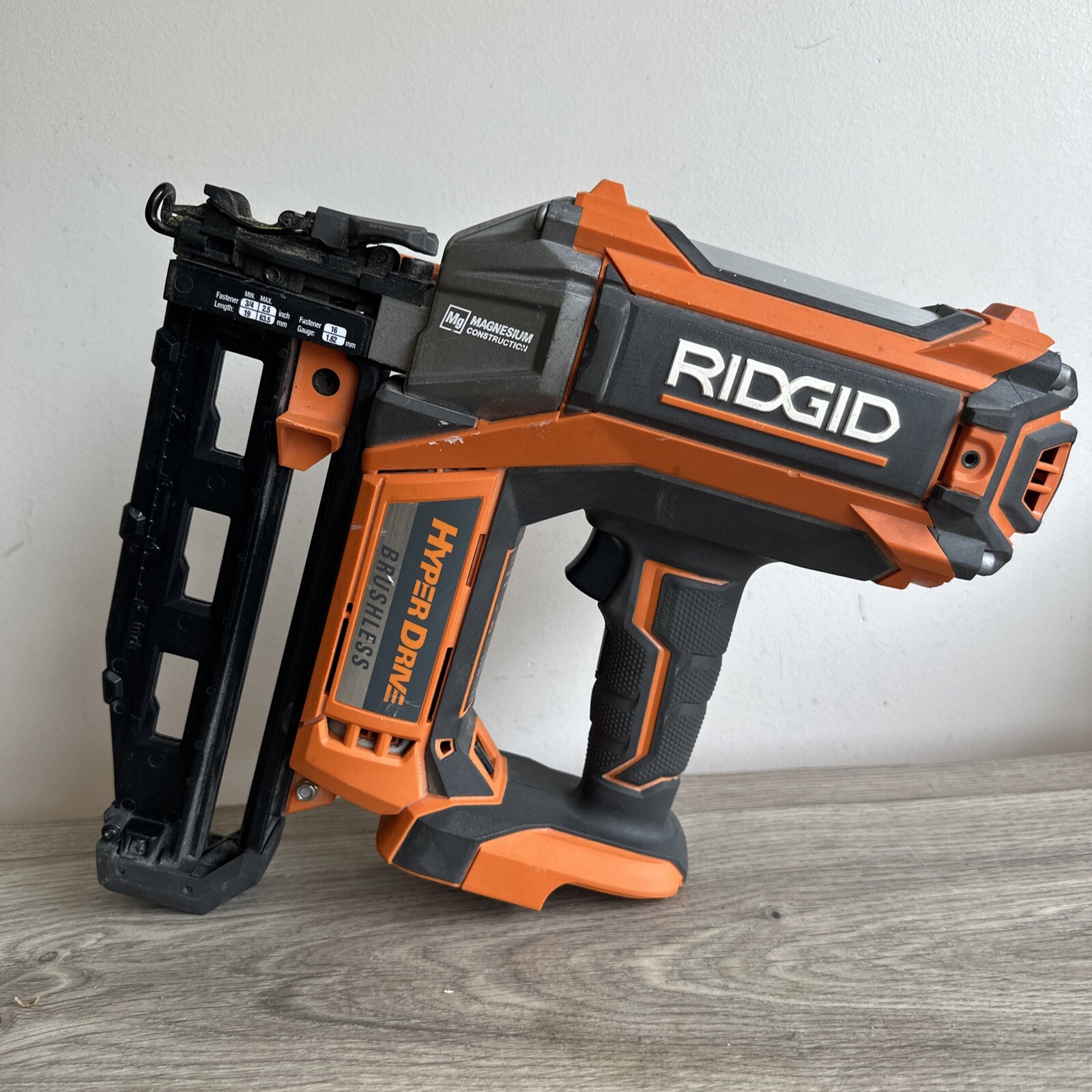RIDGID R09892 18V HyperDrive Brushless 16Gauge 2½ Straight Finish