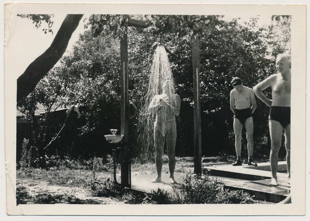 SWIMSUIT MEN HANG OUT at BEACH SHOWER vtg 1950's photo GAY INT eBay