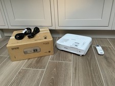 Epson EH-TW740 1080p Full HD 3,300 Lumens Home Cinema Projector - very low usage