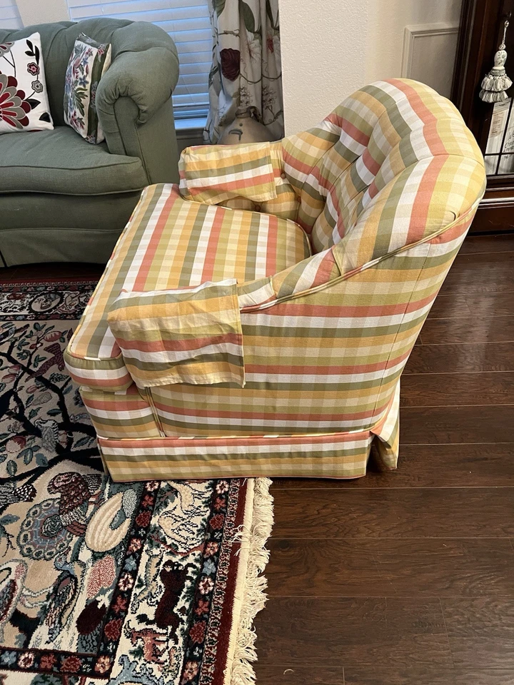 Par de sillas de club de brazo enrollado MCM, EC Foto 3 de 4