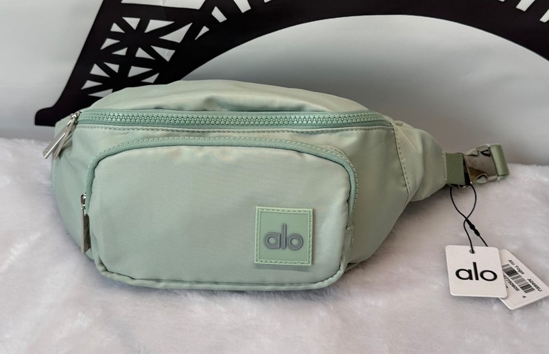 ALO Yoga Explorer Belt Bag Matcha Green Crossbody Waist Fanny Pack Travel