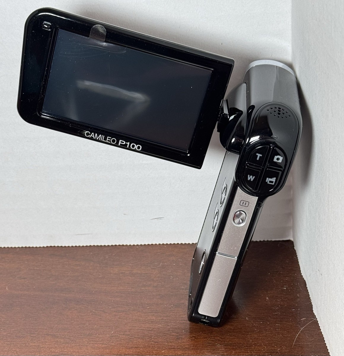 TOSHIBA CAMILEO P100 Compact HD Digital Video Camcorder Black