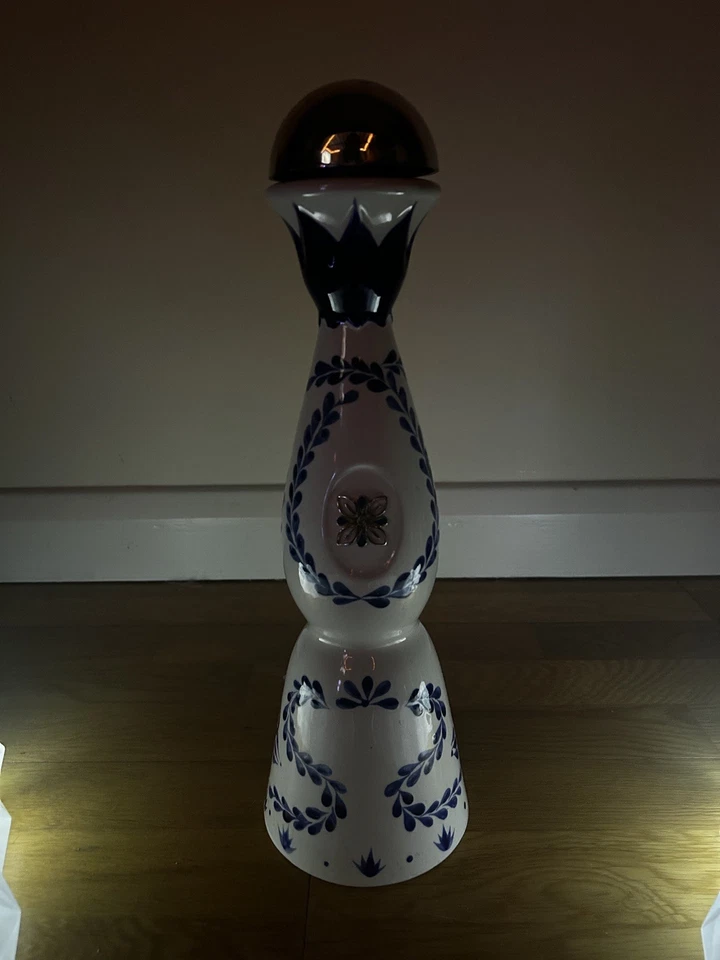 Clase Azul Reposado Tequila Empty Bottle  700ml with box  - Image 3 of 3