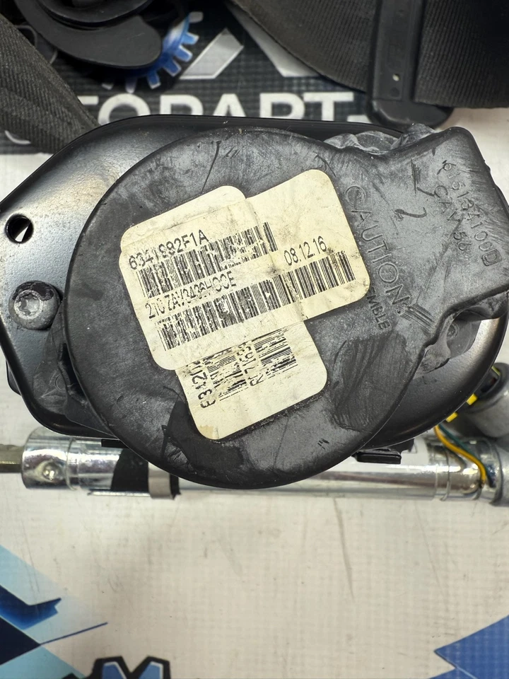 VW Volkswagen Passat 2012-2015 OEM retractor de cinturón de seguridad delantero derecho negro Foto 3 de 4