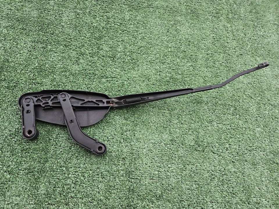 2004 - 2011 Mitsubishi Endeavor OEM Right Passenger Windshield Wiper Arm 04-11 - Image 4 of 4