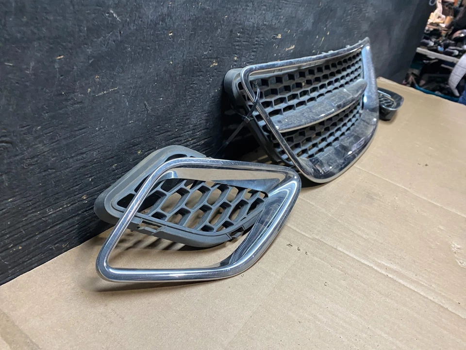 Juego de parrilla delantera superior derecha central derecha Saab 9-7x 2005 a 2009 OEM U6189 DG Foto 3 de 4