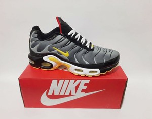 Collezioni alla moda sneakers, “nike gialle e nere” in offerta | Drezzy