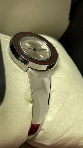 Gucci 129.5 U-Play Swiss Quartz Ladies Silver Dial, 27mm, Excellent Condition - Picture 2 of 11