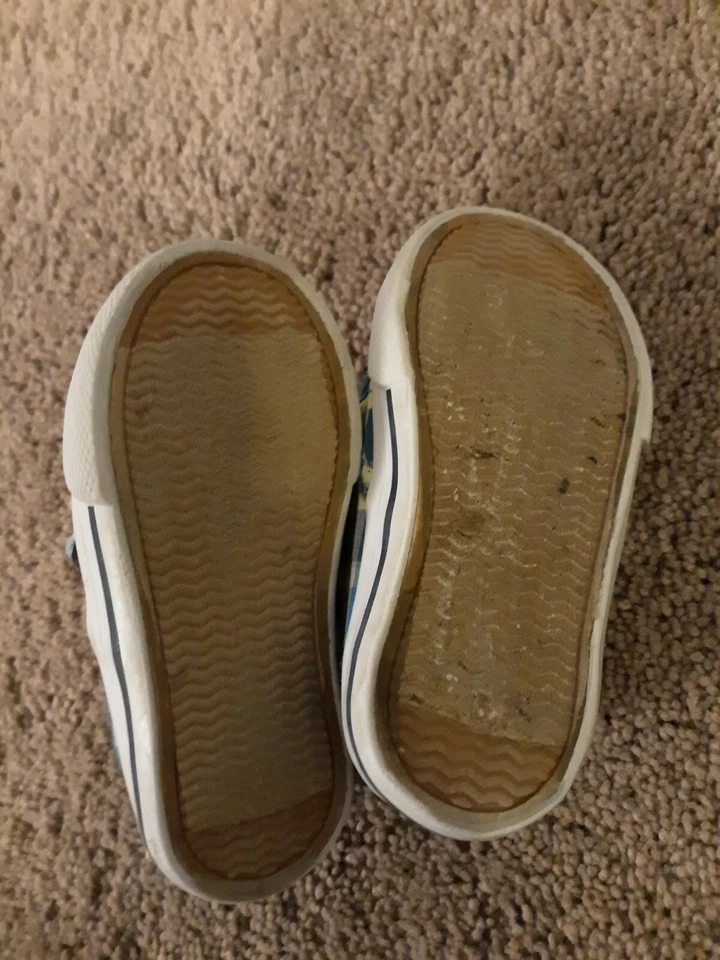 Zapatos Joe Boxer para niños pequeños talla 6, color azul marino, amarillo y azul  Foto 3 de 3