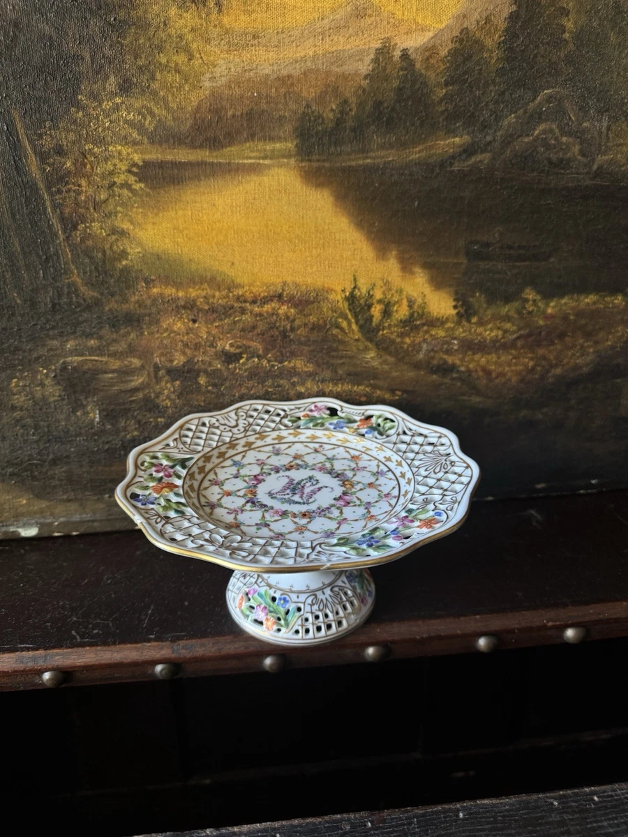 Dresden Plate In Antique Ceramic & Porcelain Plates & Chargers for