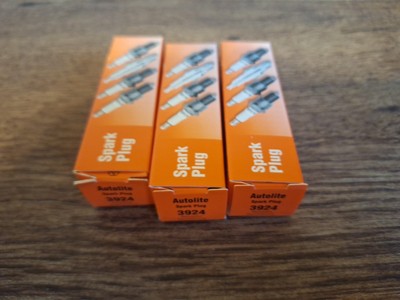 Box Of 4 AUTOLITE 3924 SPARK PLUGS | eBay
