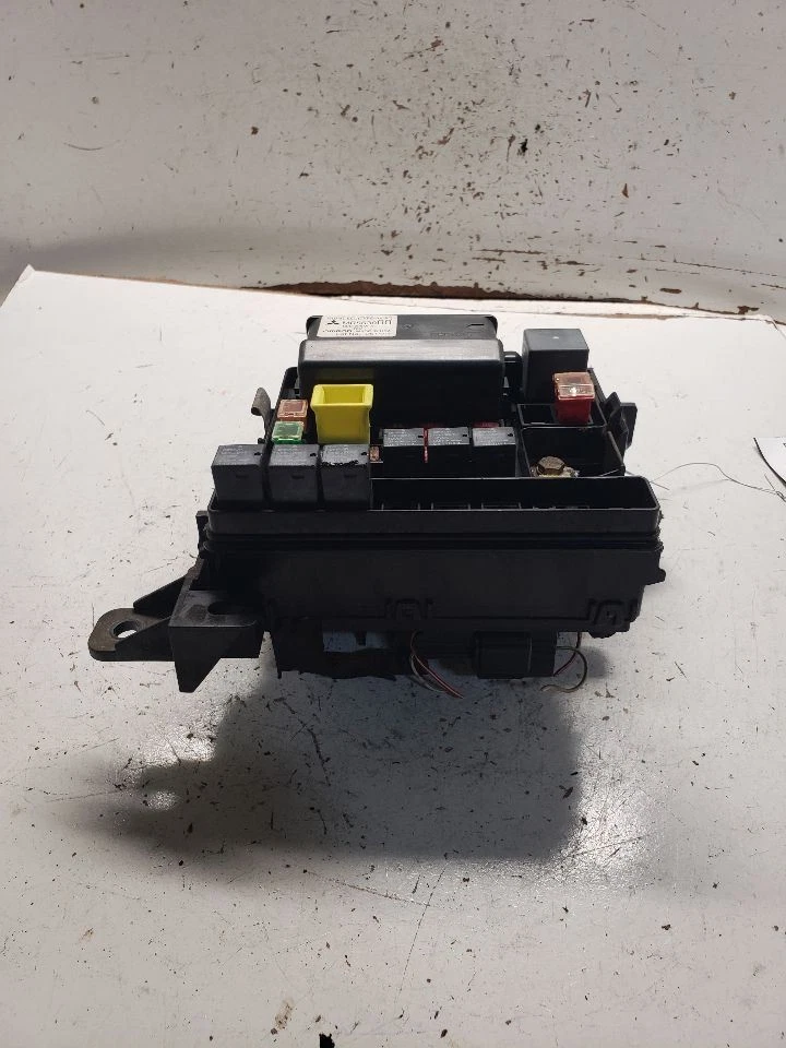 Caja de fusibles compartimento motor cupé para 03-05 SEBRING 1359739 Foto 4 de 4