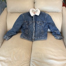 Vintage Levi’s Men’s Sherpa Lined trucker jacket made in USA
