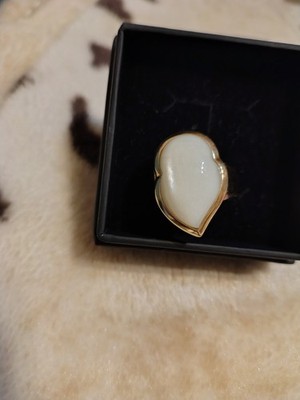 Ein wunderschöner weißer Mondstein Ring Im Fantasie Schliff