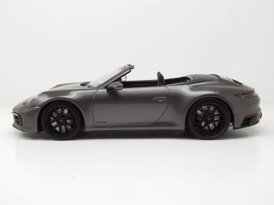 Porsche 911 Carrera 4 GTS Cabrio 2020 grau metallic Modellauto 1:18 Minichamps - Bild 3 von 4