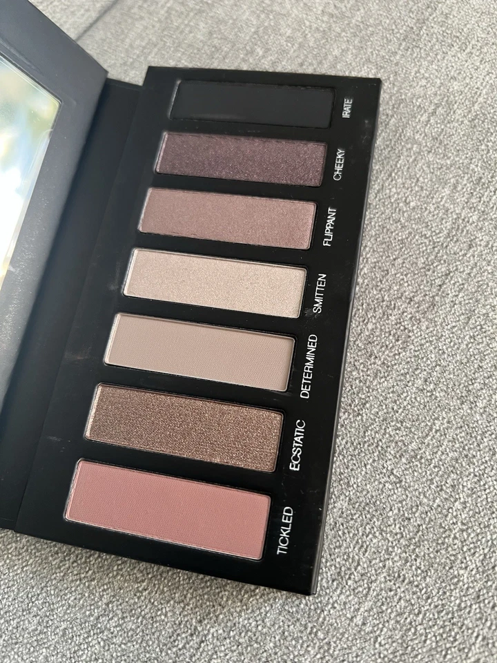 Younique Moodstruck Eye Shadow Palette ADDICTION 3 - Image 4 of 4