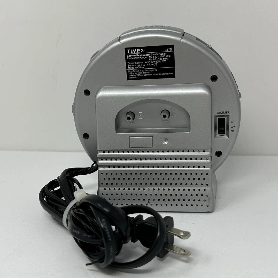 Reloj despertador analógico Timex T317S de colección radio AM/FM con luz regulable - gris Foto 2 de 3