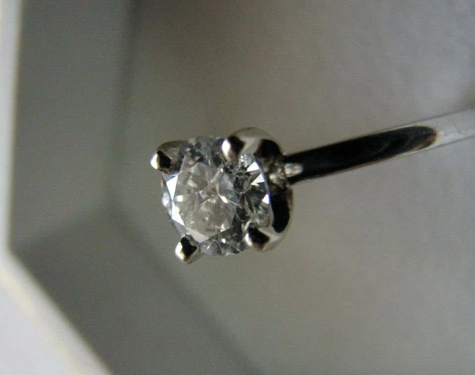 Платиновое кольцо с бриллиантом, сертифицированное ГИА, 0,55 карата - Изображение 3 из 4