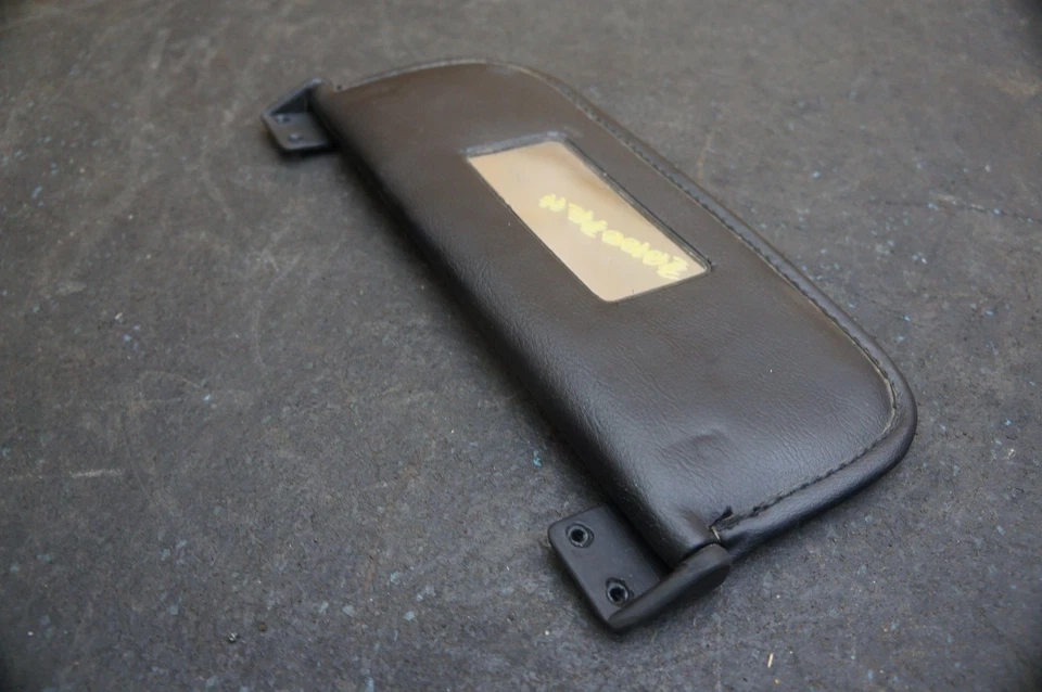 Parasol lateral derecho parasol cuero negro 60993000 OEM Ferrari 238 GTS 208 308 Foto 4 de 4