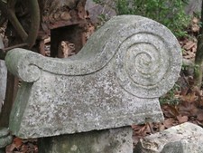 Capitello in pietra calcarea - ITALIA ( PUGLIA ) Epoca: fine 700 inizio 800