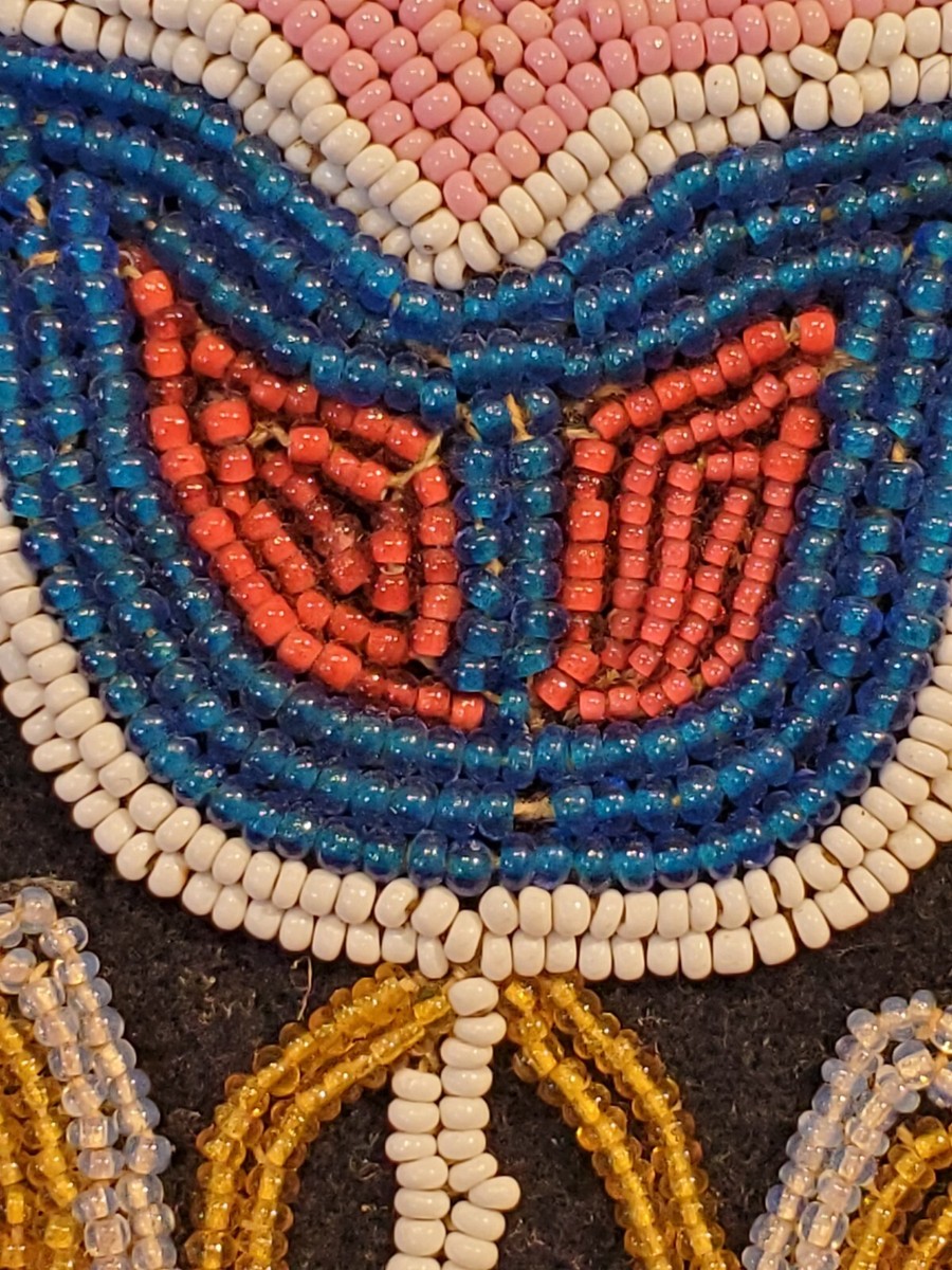 Antique OLD Native American Indian N Plains blackfeet beaded pouch