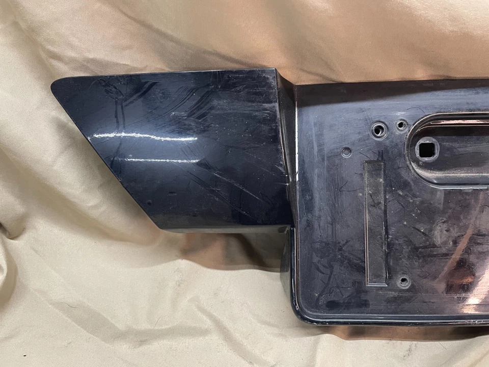 2006 BMW 650I 4.8L - Trunk LID License Plate Panel / Molding 7184676 - Изображение 3 из 4