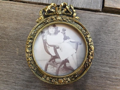 Cadre porte photo rond ancien en bronze à suspendre Napoléon III 19ème - Photo 1/4