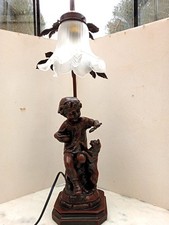 Lampe de table art déco tulipe decor de feuillage enfant jouant avec sont chat