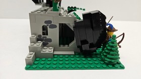 LEGO set #6066 Camouflaged Outpost w/inst. Vintage Castle Forestmen Archers