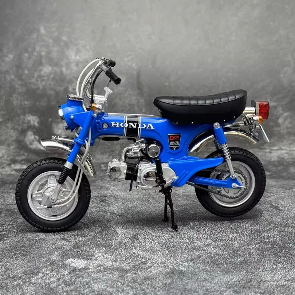 EBBRO 1/10 Scale Honda DAX ST50 1969 Blue Motorcycle Diecast Model Toy  - Image 3 of 4