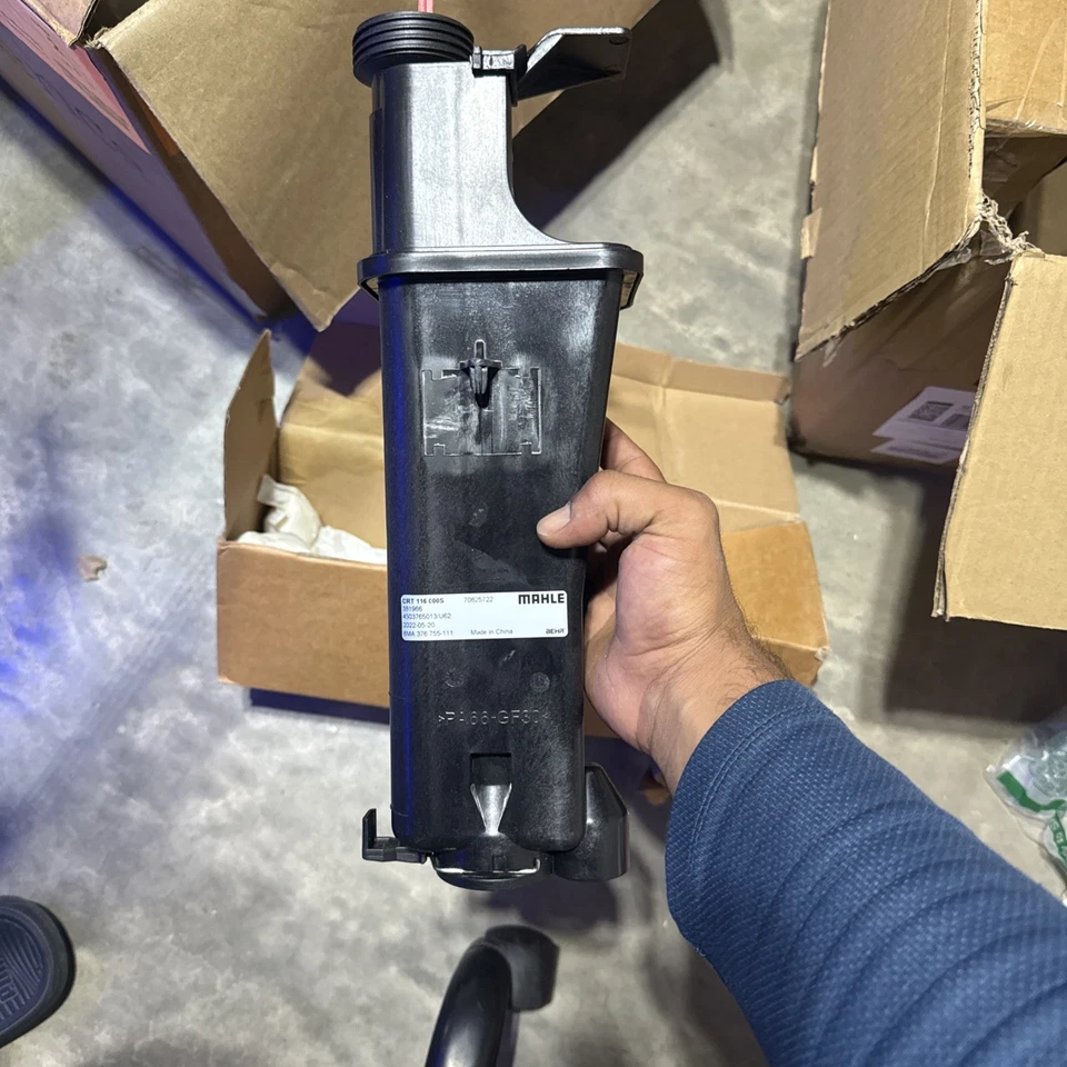 Depósito de refrigerante del motor - Código de motor: M54, FI Behr Hella Service 376755111 Foto 3 de 4