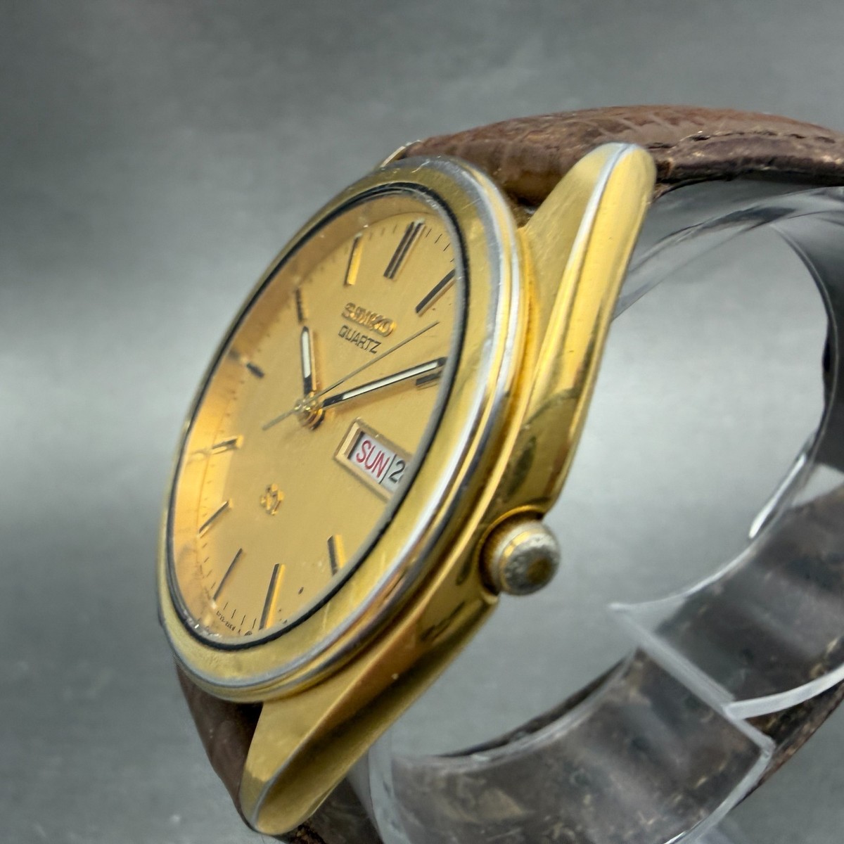 Seiko SQ Watch Men 37mm Champagne Dial Gold Tone Daydate 5Y23-8189