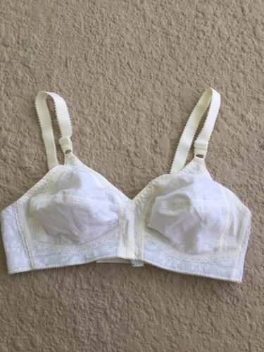 Vintage Playtex 18 Hour Bra Size 38B White Style #20 Wireless 1251