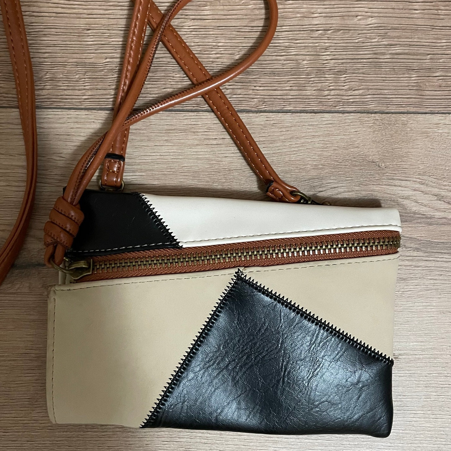 Universal Thread Patch Work Cross Body Purse Wris… - image 1