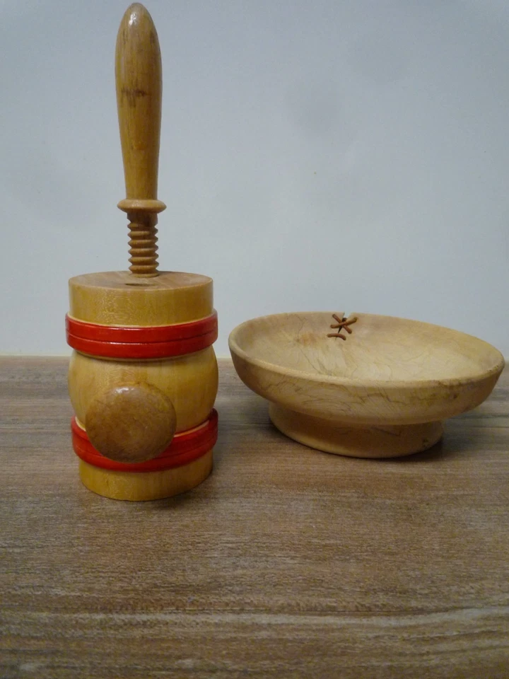 Antiker alter Nussknacker aus Holz mit Schraube Gewinde , Nuss Holzschale - Bild 2 von 4