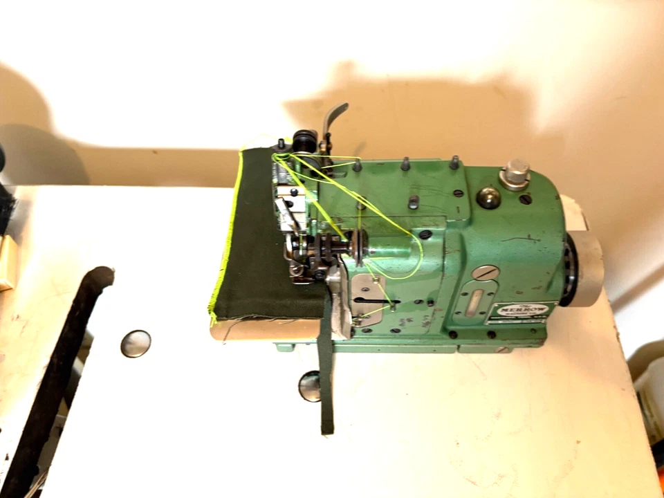 MÁQUINA DE COSER INDUSTRIAL MERROW MG-3DR CABEZAL SERGER 2 HILOS SOLO Foto 4 de 4