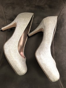 ladies silver pumps shoes