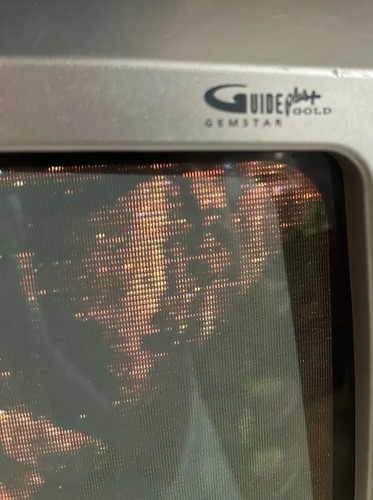 RCA Guide plus Gold 19” CRT TV Retro Gaming Tv With Front Av Ports Model F19246 - Picture 3 of 7
