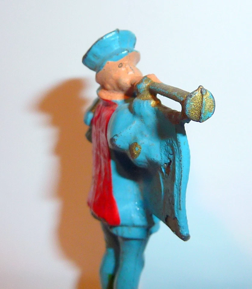 Trompeta Guardia Abrigo Rojo Soldado Británico De Colección 2 3/8” Media Luna Hecha en Inglaterra Foto 4 de 4