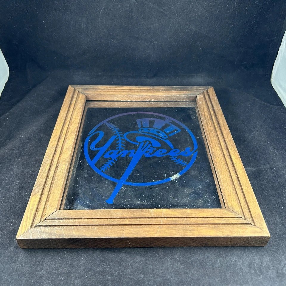 NEW YORK YANKEES AZUL LOGO MADERA MARCO CARNAVAL ESPEJO VIDRIO 10" X 11.5" DE COLECCIÓN Foto 2 de 4