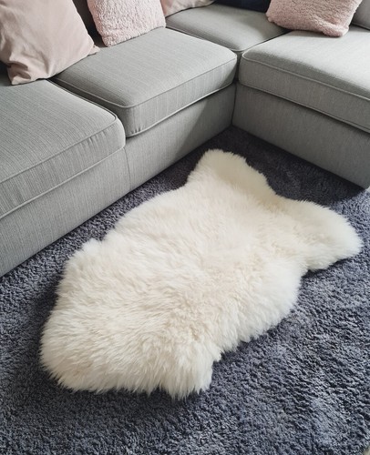 Natural Sheepskin Rug LARGE Genuine Pelt Soft Fluffy Fleece Ivory White 115 cm - Picture 5 of 8