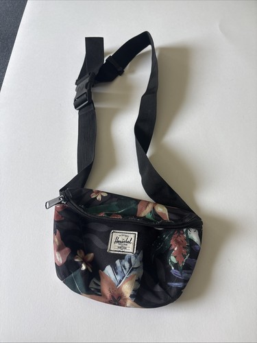 Herschel Fifteen Waist Pack Summer Floral Black adjustable