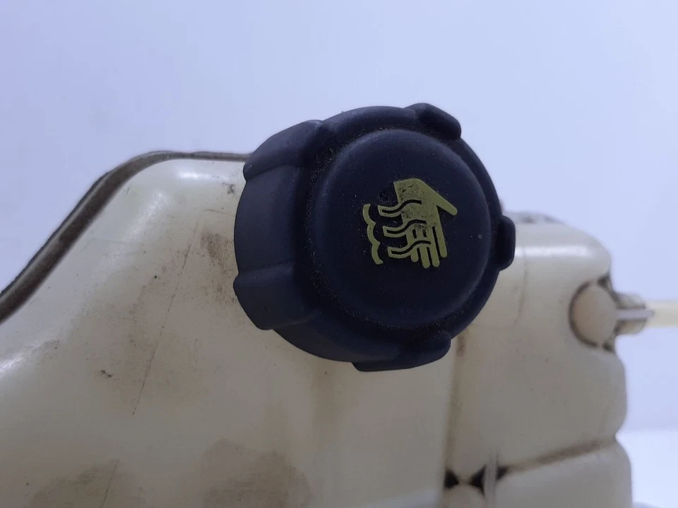 NISSAN Pulsar N-TEC 2015 Coolant Overflow Bottle - Image 2 of 4