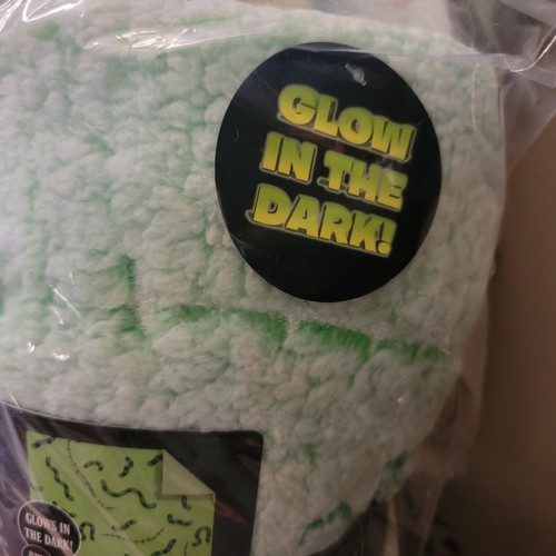 Nightmare Before Christmas Oogie Boogie Glow-N-The-Dark Sherpa Big Throw Blanket - Picture 6 of 7