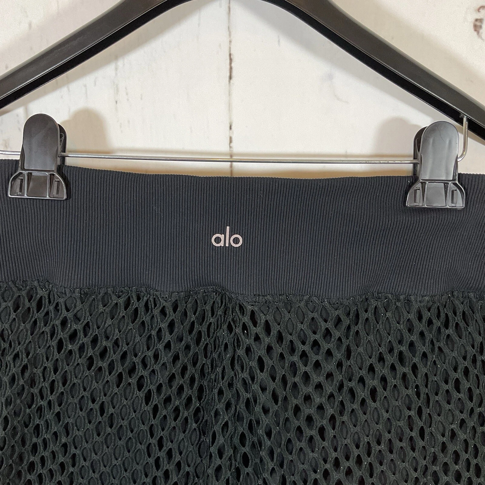 alo-yoga summertime mesh net overlay wide band athletic shorts